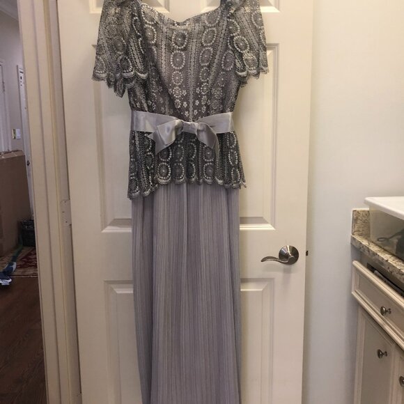 Formal dress - mother-of-the-bride - prom - formal gown - Nieman Marcus - Picture 1 of 8